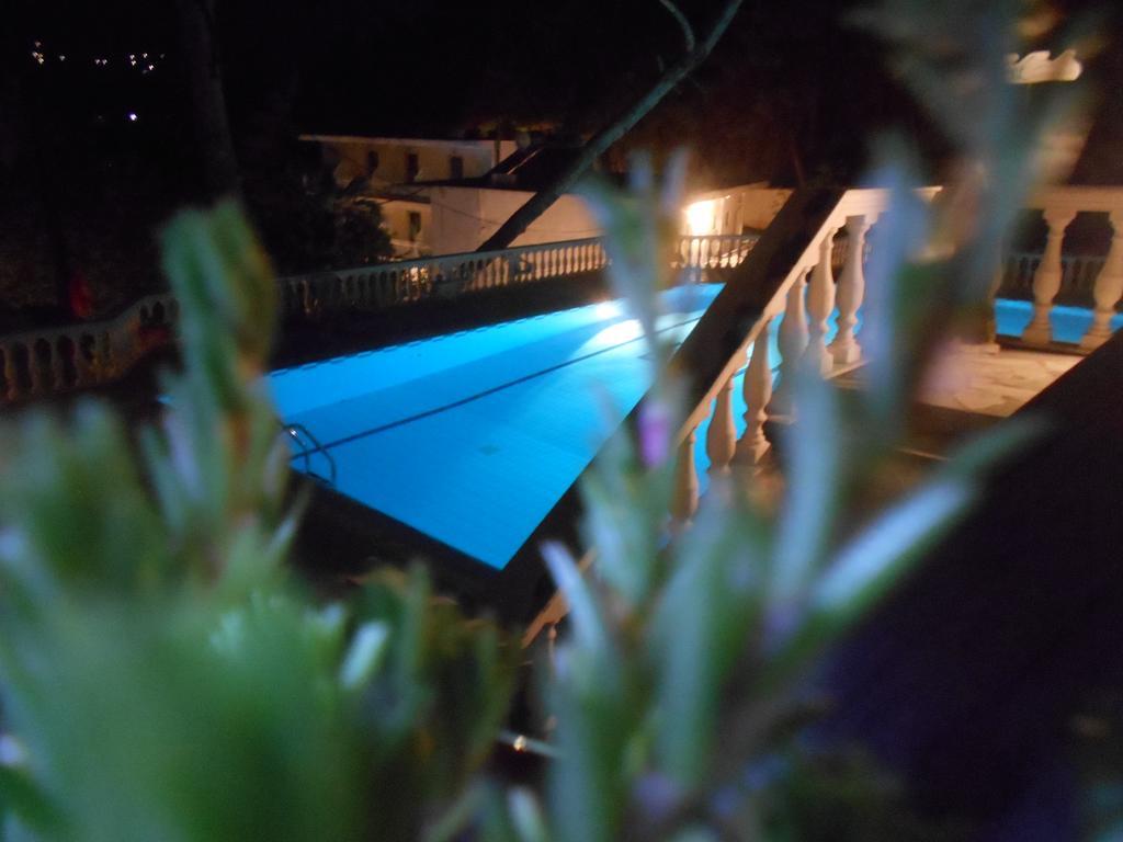 Mina Apartments Poros Town Dış mekan fotoğraf