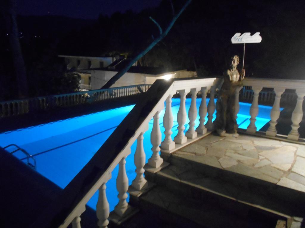 Mina Apartments Poros Town Dış mekan fotoğraf